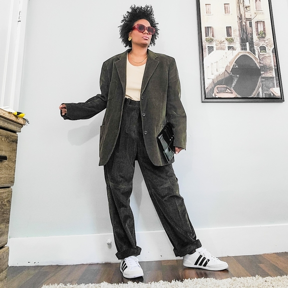 Stylish Black Women's Pants - Picture 1 of 16